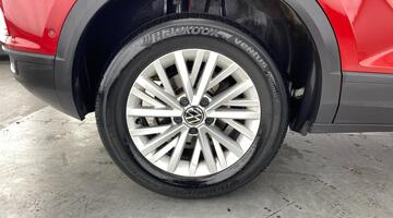 2023 Volkswagen TSI Life Euro 6 5-door (Red) - Image: 16