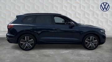 2025 Volkswagen 3.0 TDI V6 Black Edition Tiptronic 4Motion Euro 6 5-door (Blue) - Image: 4