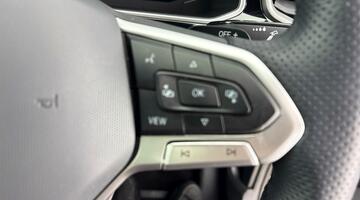 2025 Volkswagen 2.0 TDI R-Line DSG Euro 6 5-door (Grey) - Image: 23