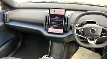 2025 Volvo Twin Performance 69kWh Plus Auto 5-door (Black) - Image: 9