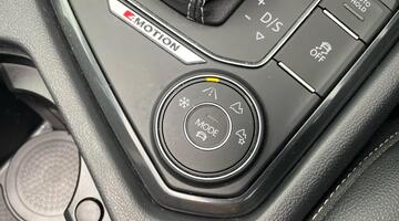 2017 Volkswagen 2.0 TSI R-Line DSG 4Motion Euro 6 5-door (Grey) - Image: 13