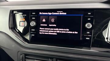 2025 Volkswagen 1.0 TSI R-Line DSG Euro 6 5-door (White) - Image: 17