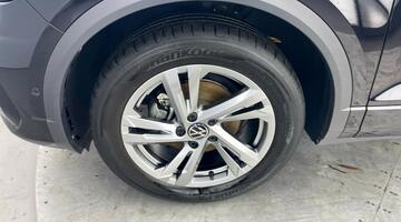 2024 Volkswagen TSI R-Line DSG Euro 6 5-door (Black) - Image: 32