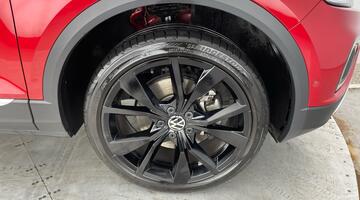 2023 Volkswagen TSI Style DSG Euro 6 5-door (Red) - Image: 5