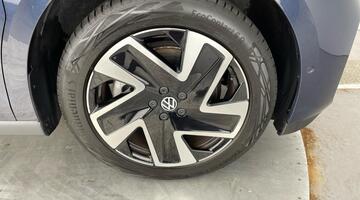 2024 Volkswagen Pro 77kWh Style Auto 5-door (Blue) - Image: 5