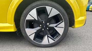 2025 Ford Standard Range 43kWh Premium Auto 5-door (Yellow) - Image: 14