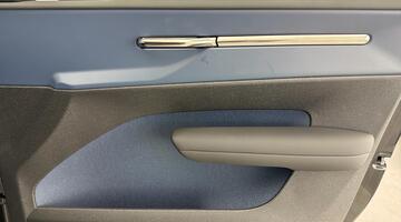 2025 Volvo Single Motor Extended Range 69kWh Plus Auto 5-door (Black) - Image: 16