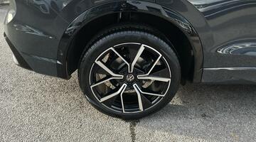 2025 Volkswagen ETSI MHEV R-Line DSG Euro 6 5-door (Grey) - Image: 31