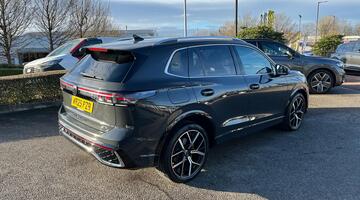 2025 Volkswagen ETSI MHEV R-Line DSG Euro 6 5-door (Grey) - Image: 36