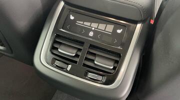 2025 Volvo 2.0 B5 MHEV Plus Pro Auto Euro 6 5-door (Grey) - Image: 32