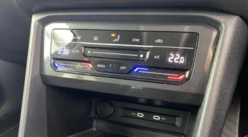 2021 Volkswagen 2.0 TDI Life DSG Euro 6 5-door (Grey) - Image: 15