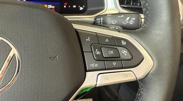 2025 Volkswagen TSI Style DSG Euro 6 5-door (Red) - Image: 21