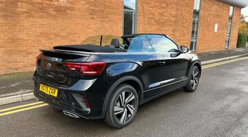 2025 Volkswagen TSI R-Line DSG 2WD Euro 6 2-door (Black) - Image: 59