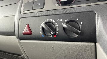 2013 Volkswagen 2.0 TDI Beach FWD 4-door (Blue) - Image: 25