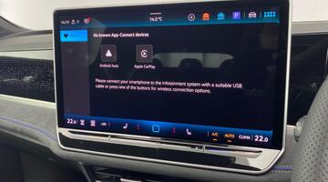 2025 Volkswagen 2.0 TSI R-Line DSG Euro 6 5-door (Black) - Image: 29