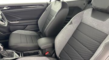 2025 Volkswagen TSI R-Line DSG 2WD Euro 6 2-door (Grey) - Image: 38