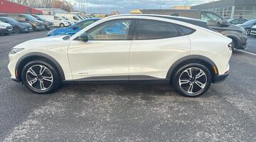 2026 Ford Standard Range 72kWh Select 5-door (White) - Image: 29