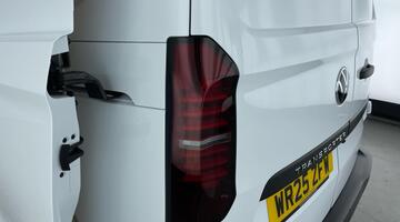 2025 Volkswagen 2.0 TDI T28 Commerce Plus FWD SWB Euro 6 5-door (White) - Image: 31