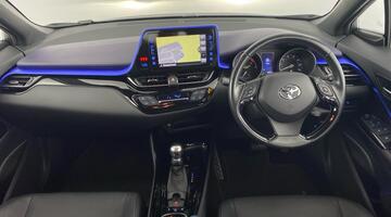 2017 Toyota VVT-h Dynamic CVT Euro 6 5-door (Silver) - Image: 8