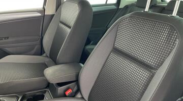 2022 Volkswagen TSI Active Euro 6 5-door (Black) - Image: 36