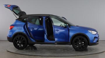 2025 SEAT 1.0 TSI FR Black Edition DSG Euro 6 5-door (Multicolour) - Image: 10