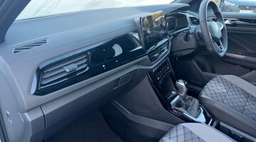 2025 Volkswagen TSI Black Edition Plus DSG Euro 6 5-door (White) - Image: 18