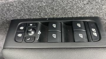 2025 Volvo 2.0 B3 MHEV Plus DCT Auto Euro 6 5-door (Brown) - Image: 18