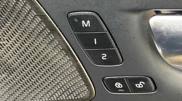 2025 Volvo 2.0 B5 MHEV Plus Auto Euro 6 5-door (White) - Image: 25