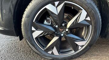 2025 CUPRA ETSI V2 DSG Euro 6 5-door (Black) - Image: 25