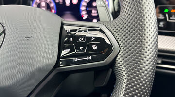 2025 Volkswagen 2.0 TSI R DSG 4Motion Euro 6 5-door (Black) - Image: 8