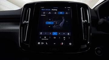 2025 Volvo 2.0 B4 MHEV Plus DCT Auto Euro 6 5-door (Black) - Image: 38