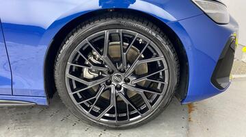 2025 Audi 2.0 TDI Launch Edition S Tronic quattro Euro 6 5-door (Blue) - Image: 5