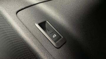 2025 Audi 100kWh S line Auto quattro 5-door (Black) - Image: 24