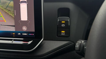 2025 Volkswagen 2.0 TDI CR30 Commerce FWD MWB High Roof Euro 6 5-door (White) - Image: 22