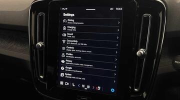 2022 Volvo Recharge 69kWh Plus Auto 5-door (Green) - Image: 35