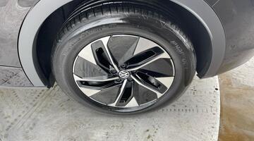 2025 Volkswagen Pro 77kWh Match Auto 5-door (Black) - Image: 29