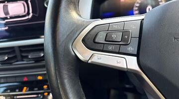 2022 Volkswagen 1.0 TSI Life Euro 6 5-door (Red) - Image: 30