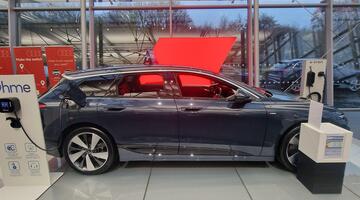 2025 Audi 100kWh Performance S line Auto 5-door (Blue) - Image: 2