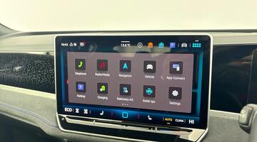 2025 Volkswagen TSI eHybrid 19.7kWh R-Line DSG Euro 6 5-door (Silver) - Image: 18