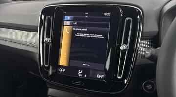 2022 Volvo T3 R-Design Auto Euro 6 5-door (Black) - Image: 25