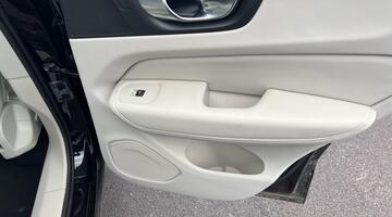 2025 Volvo 2.0 B5 MHEV Plus Auto Euro 6 5-door (Black) - Image: 40