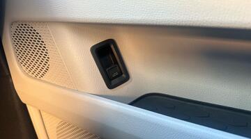 2025 Volkswagen Pro 79kWh Style Auto 5-door (SWB, 5Seat) (Green) - Image: 40