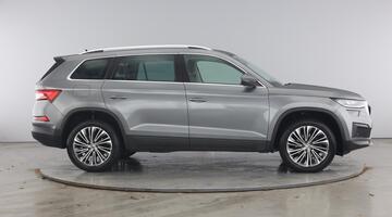 2022 Škoda TSI ACT SE L Executive Euro 6 5-door (7 Seat) (Grey) - Image: 4