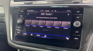 2022 Volkswagen TSI R-Line DSG Euro 6 5-door (Black) - Image: 7