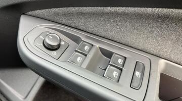 2025 Volkswagen ETSI MHEV Match DSG Euro 6 5-door (Red) - Image: 19