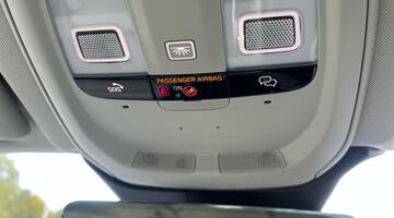 2025 Volvo 2.0 B5 MHEV Plus Auto Euro 6 5-door (Black) - Image: 68