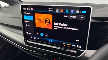 2025 Volkswagen TSI R-Line Euro 6 5-door (Black) - Image: 16