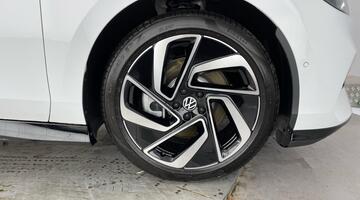 2025 Volkswagen Pro 77kWh Match Tourer Auto 5-door (White) - Image: 1