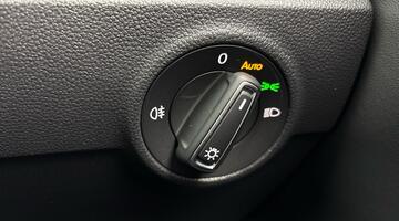 2025 Volkswagen TSI R-Line DSG Euro 6 5-door (Black) - Image: 24