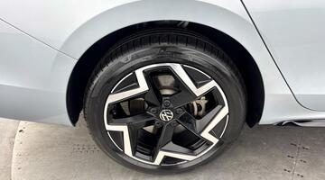 2025 Volkswagen TSI eHybrid 19.7kWh R-Line DSG Euro 6 5-door (Silver) - Image: 16